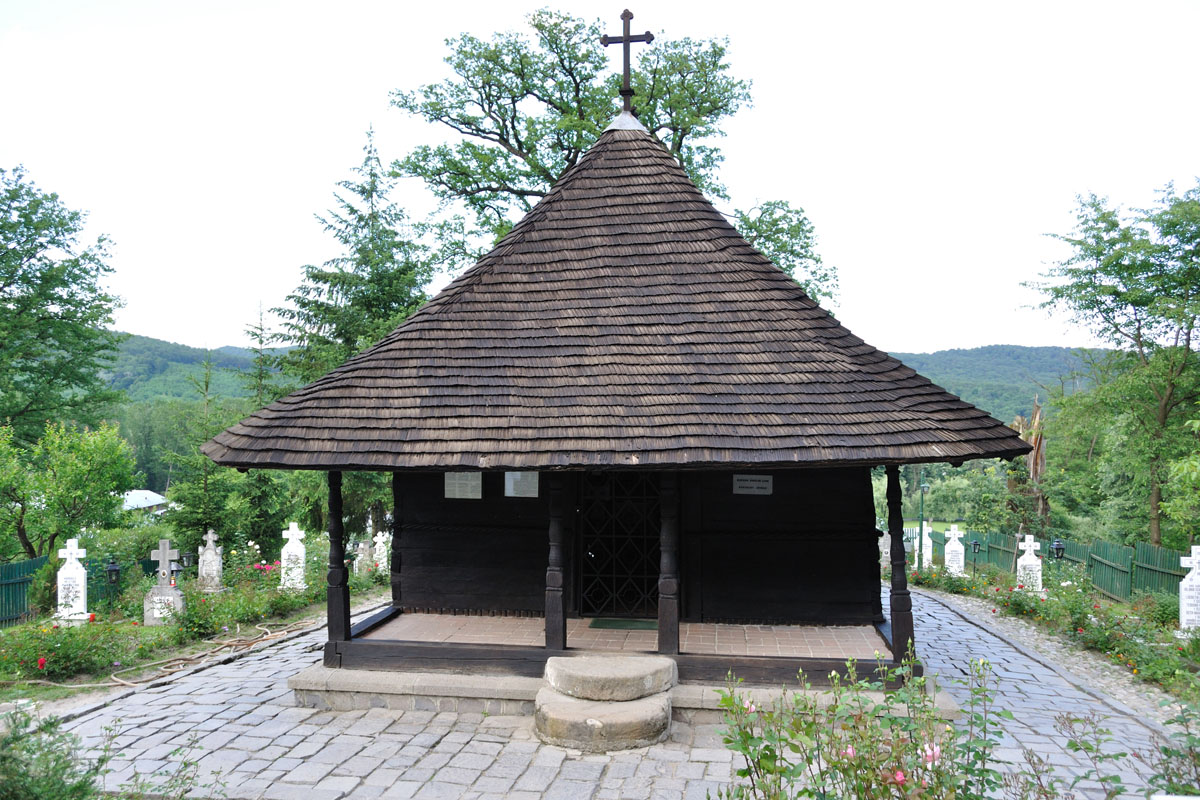 5_Manastirea dintr-un lemn Valcea
